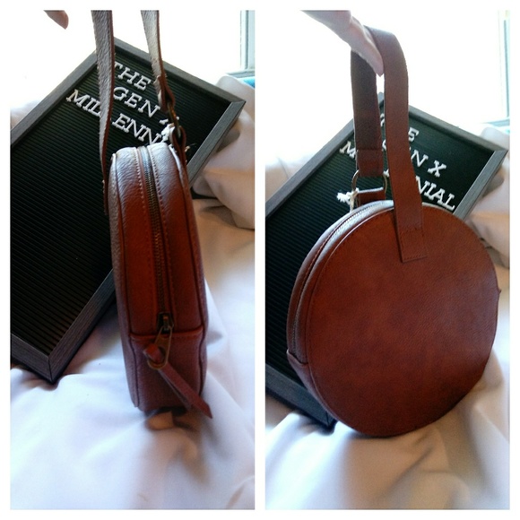 ❎SOLD OUT❎Brown Small Circular Clutch Bag - Picture 2 of 8